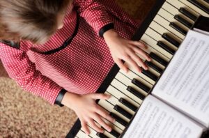 Seni Memilih Lagu Piano Pertama Menjadi Kegembiraan